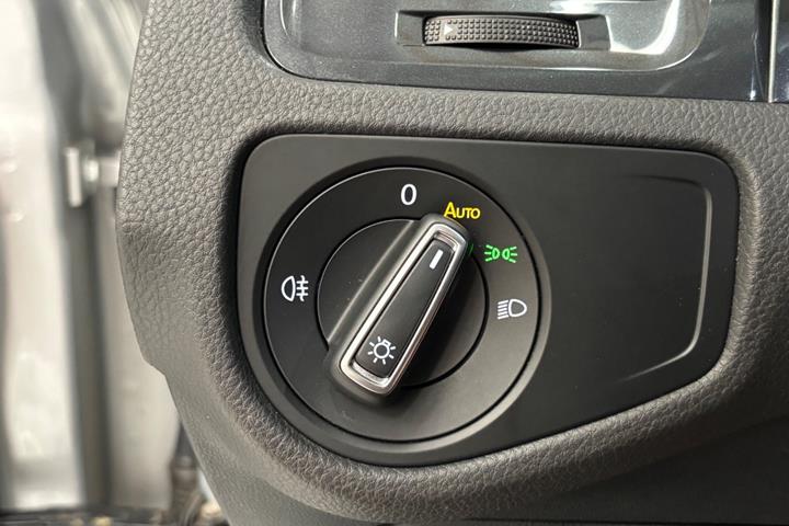 Sølv VW e-Golf VII fra 2019