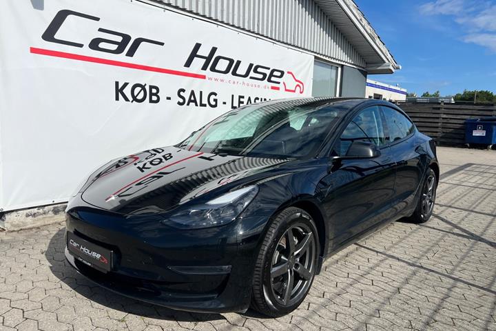 Sort Tesla Model 3 fra 2023