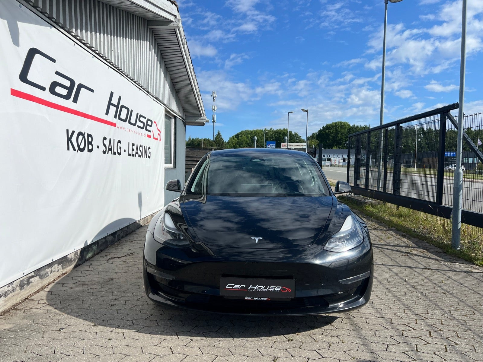 Sort Tesla Model 3 fra 2023