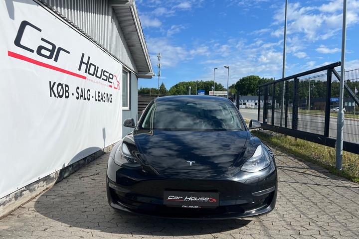 Sort Tesla Model 3 fra 2023