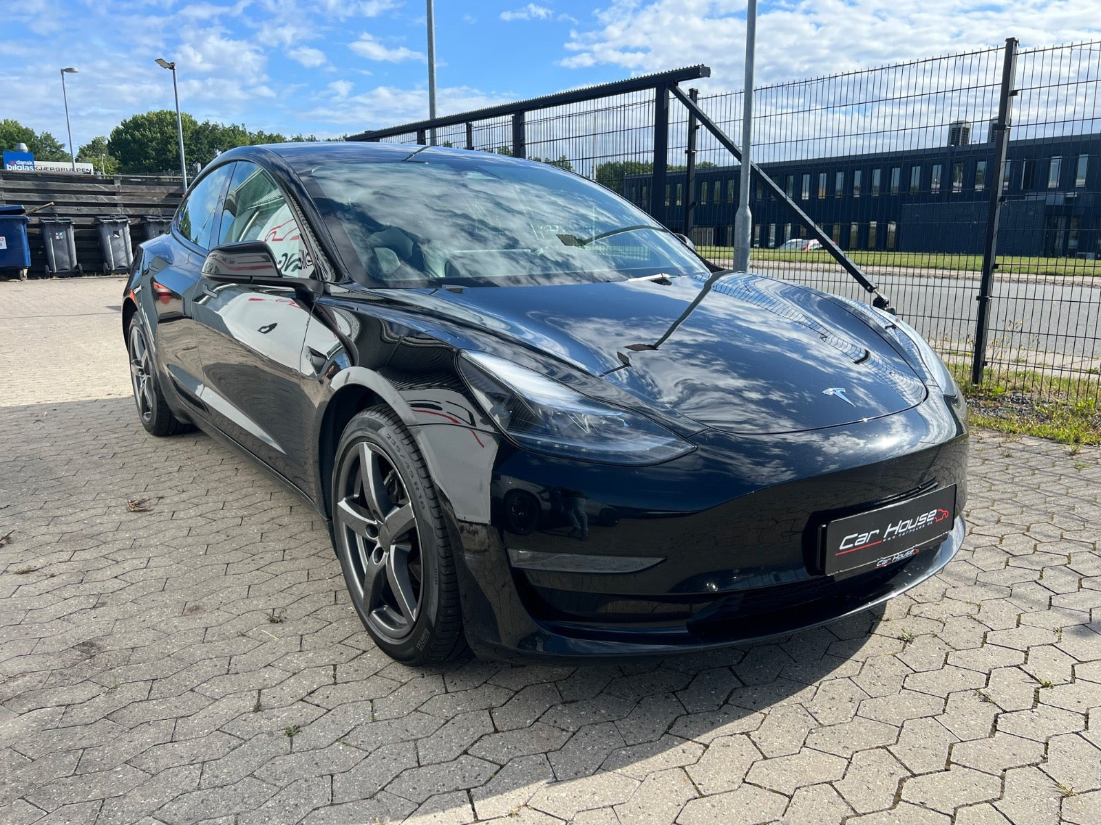 Sort Tesla Model 3 fra 2023