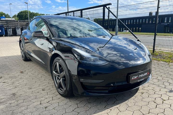 Sort Tesla Model 3 fra 2023