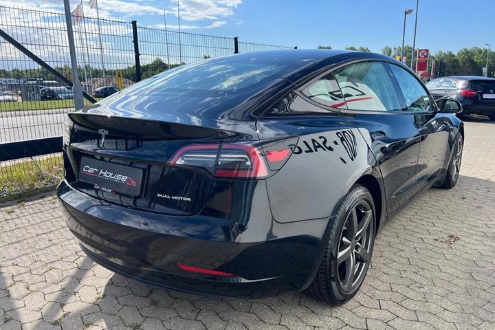 Sort Tesla Model 3 fra 2023