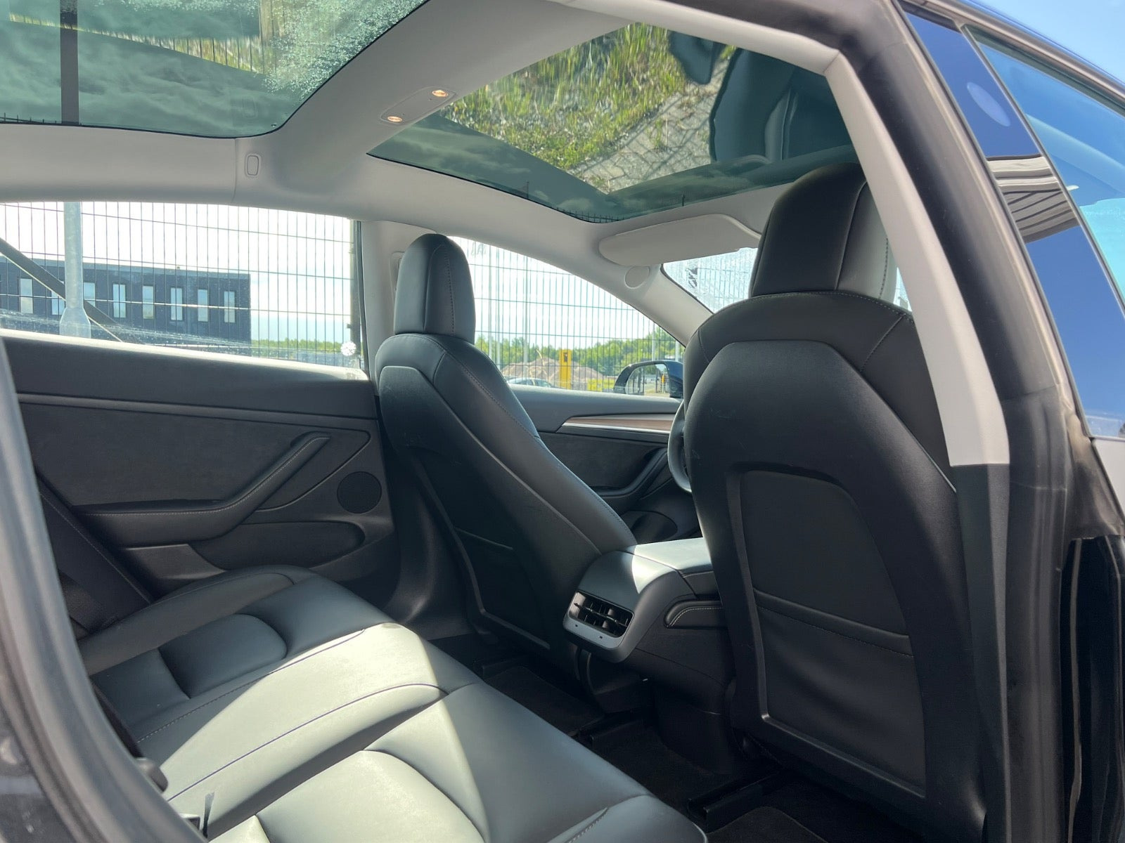 Sort Tesla Model 3 fra 2023