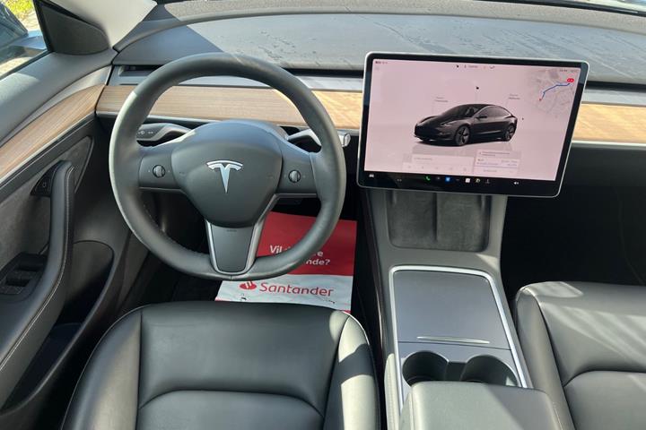 Sort Tesla Model 3 fra 2023