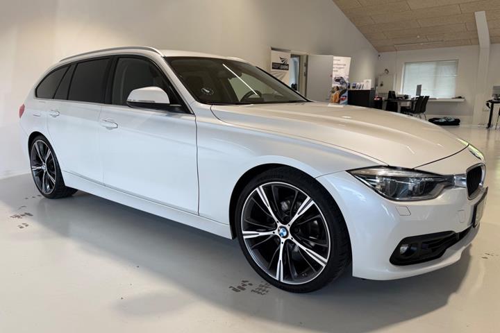 Hvid BMW 320i fra 2018
