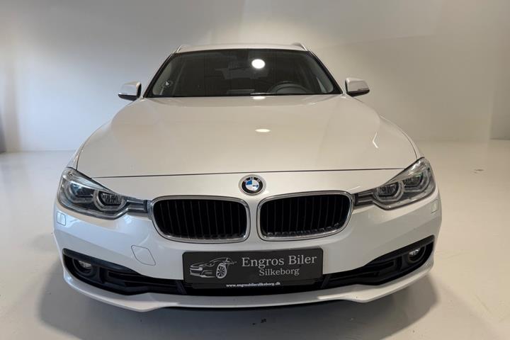 Hvid BMW 320i fra 2018