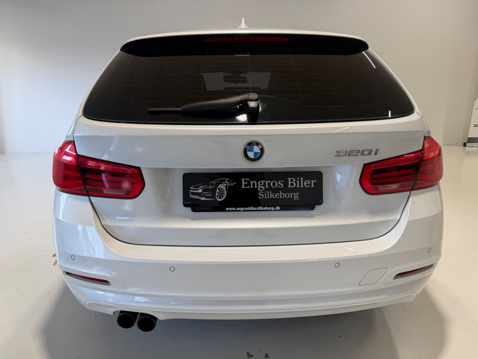 Hvid BMW 320i fra 2018