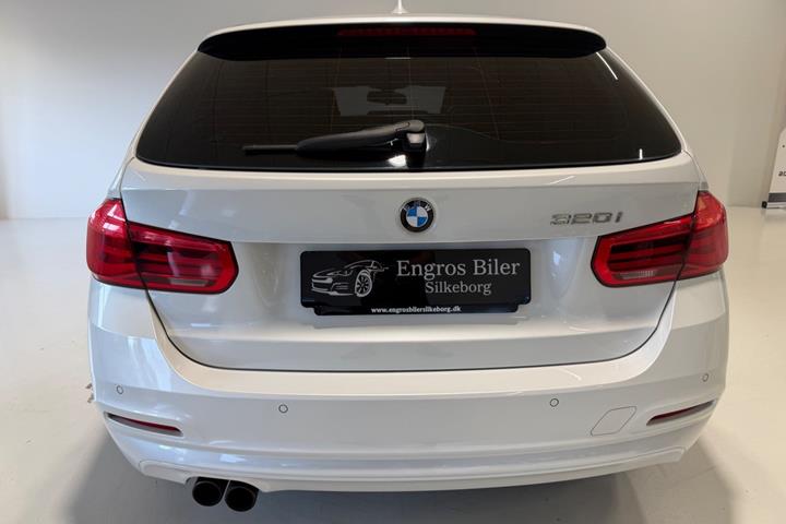Hvid BMW 320i fra 2018