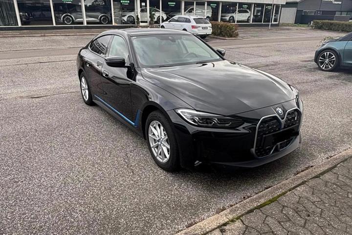 Sort BMW i4 fra 2023
