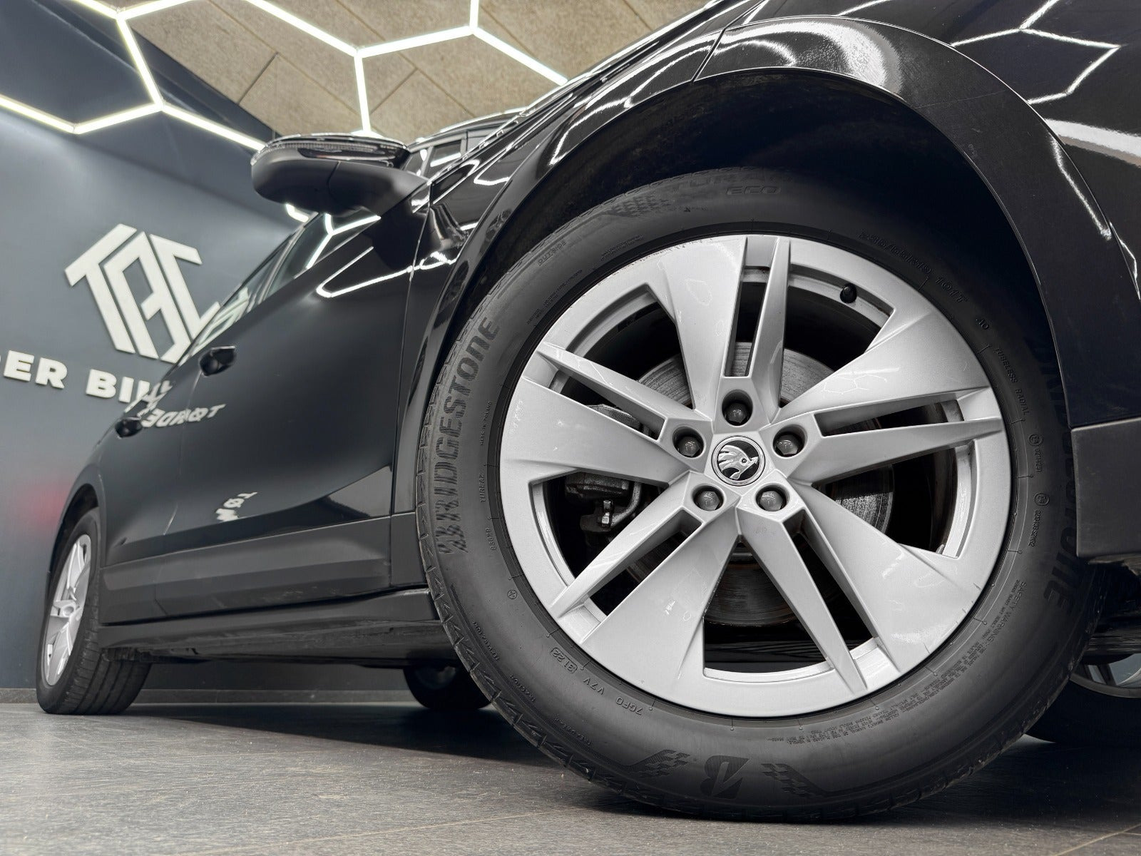 Sort Skoda Enyaq fra 2023