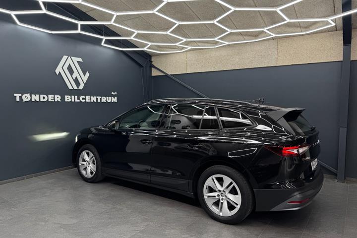 Sort Skoda Enyaq fra 2023