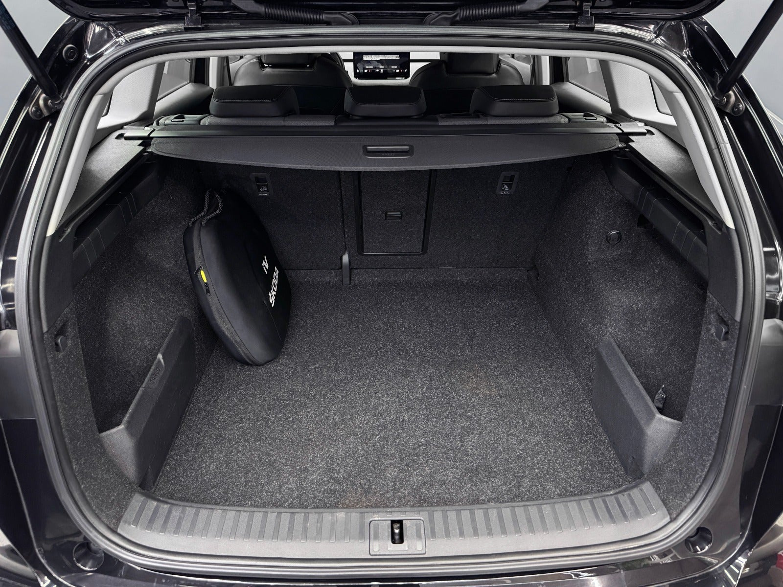 Sort Skoda Enyaq fra 2023
