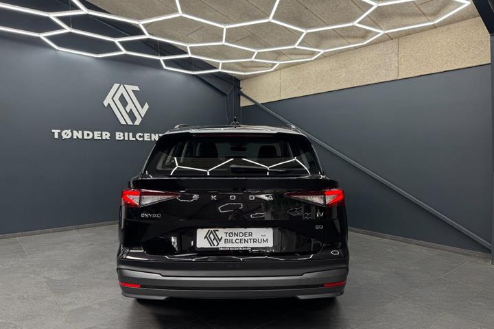 Sort Skoda Enyaq fra 2023