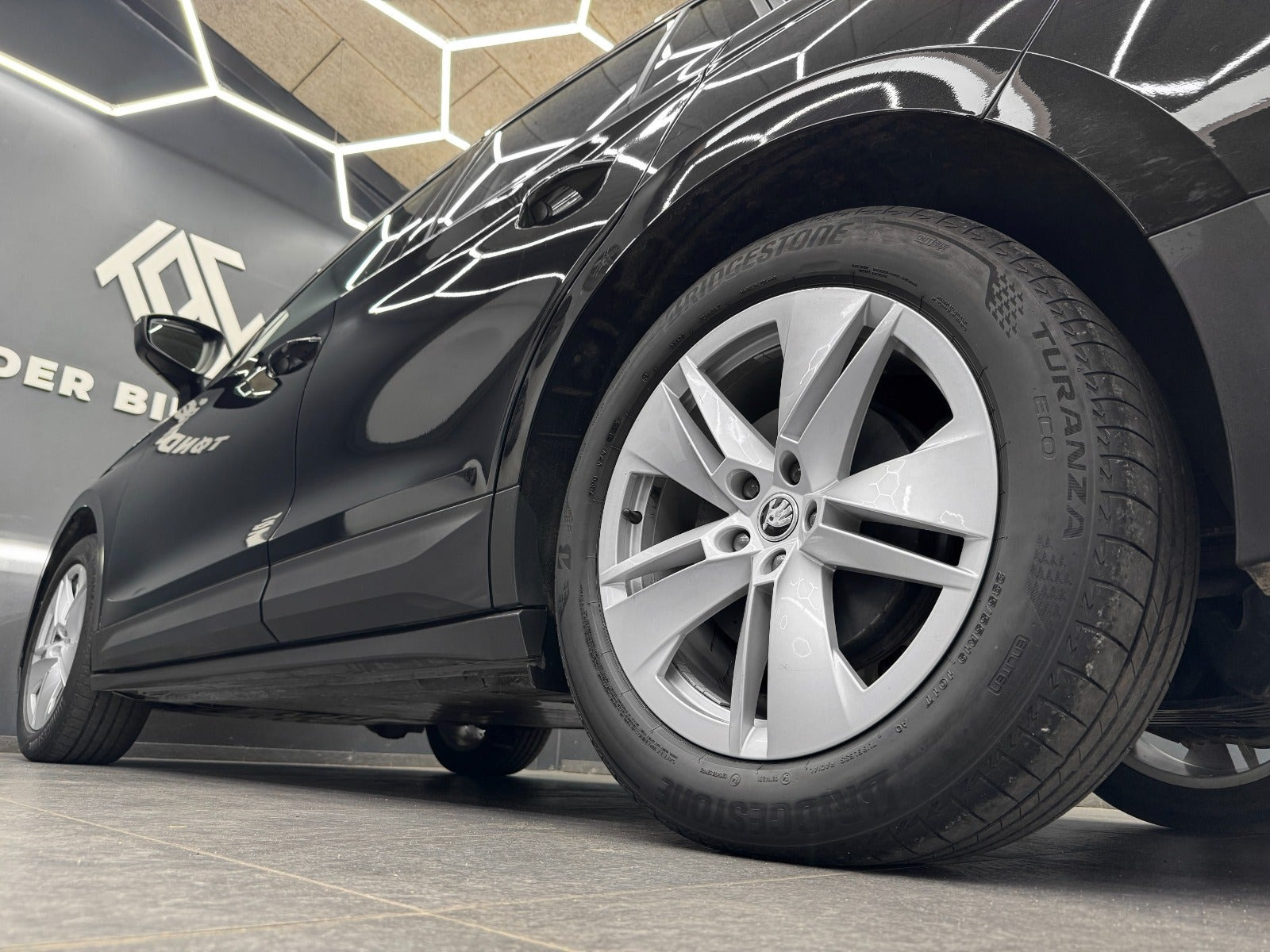 Sort Skoda Enyaq fra 2023