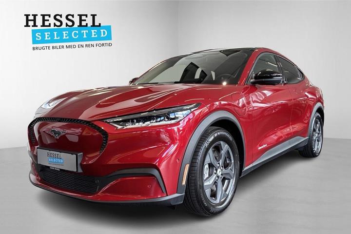 Rød Ford Mustang Mach-E fra 2024
