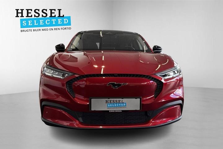 Rød Ford Mustang Mach-E fra 2024