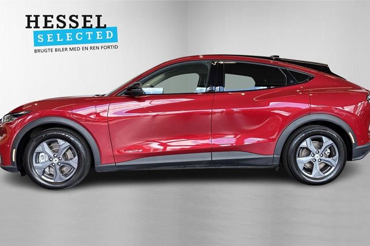 Rød Ford Mustang Mach-E fra 2024
