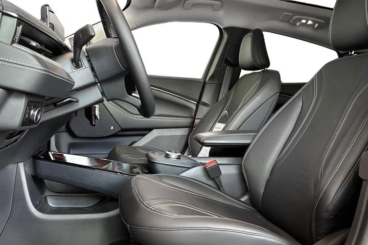 Rød Ford Mustang Mach-E fra 2024