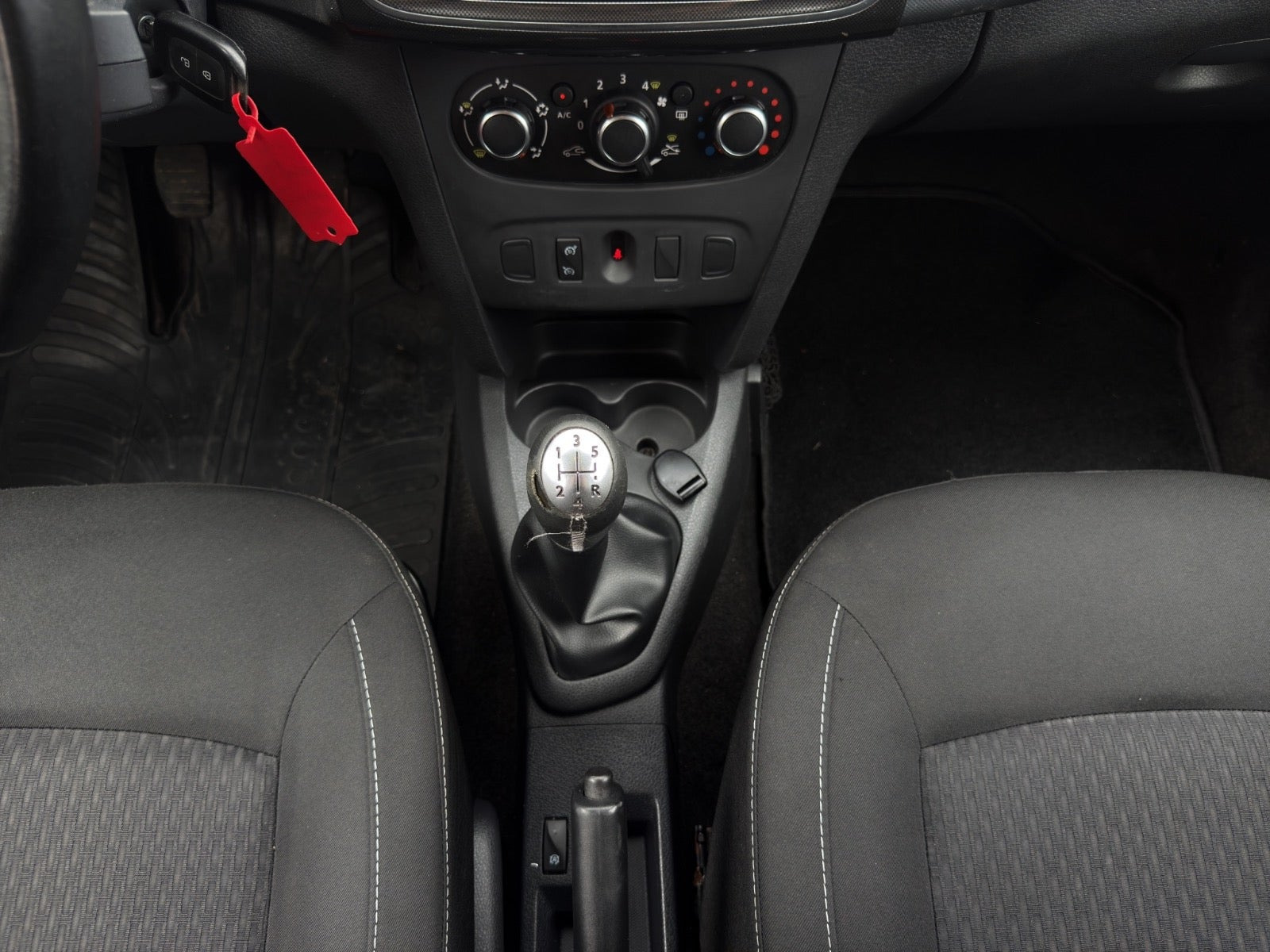 Blå Dacia Logan fra 2017