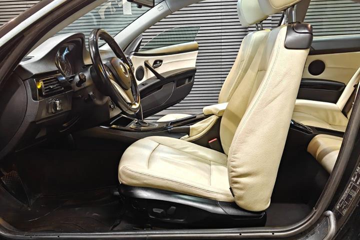 undefined BMW 325i fra 2010
