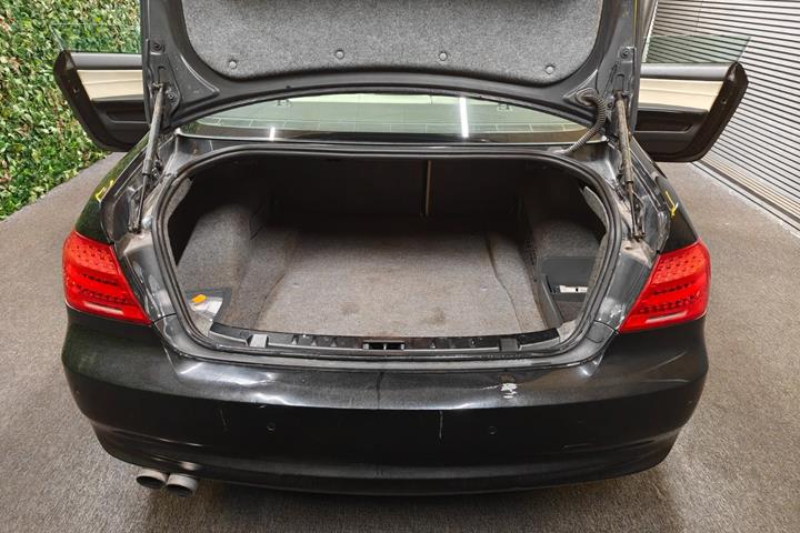undefined BMW 325i fra 2010