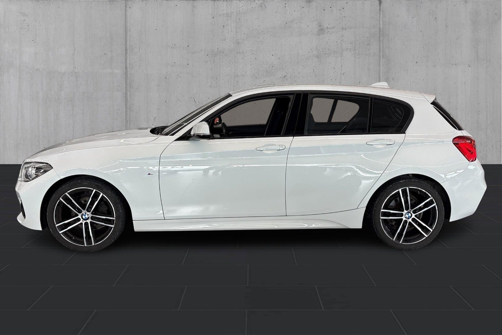 Hvid BMW 118d fra 2018