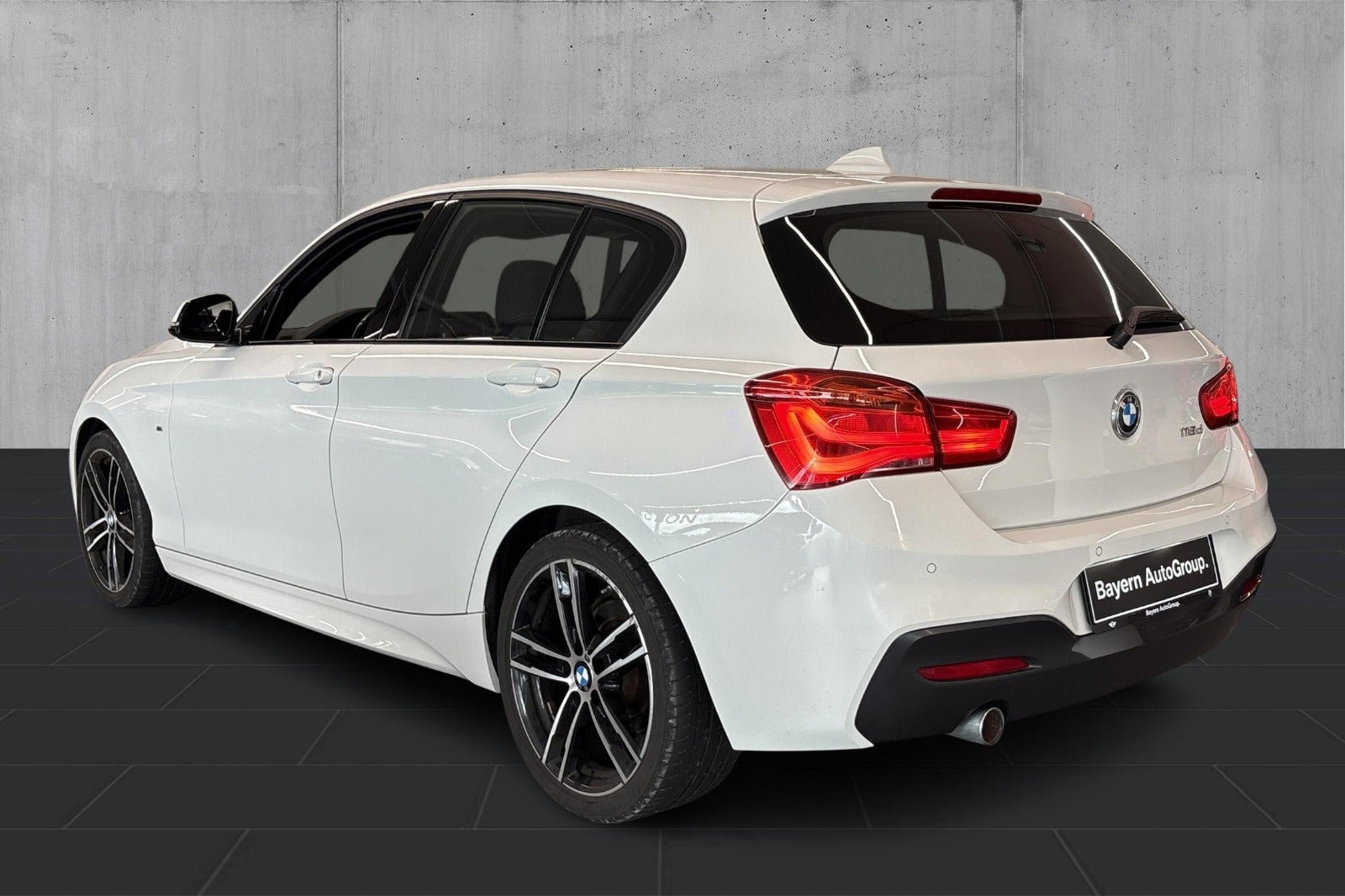 Hvid BMW 118d fra 2018