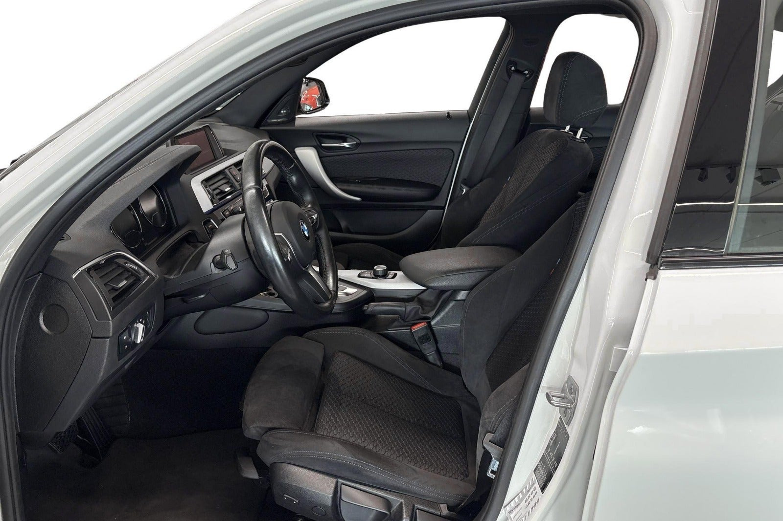 Hvid BMW 118d fra 2018