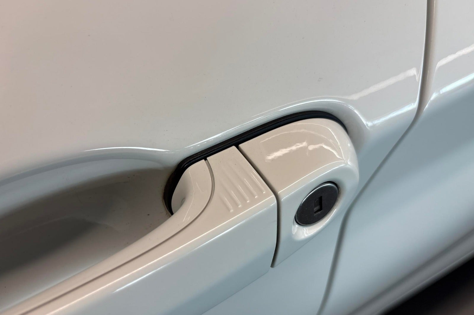 Hvid BMW 118d fra 2018