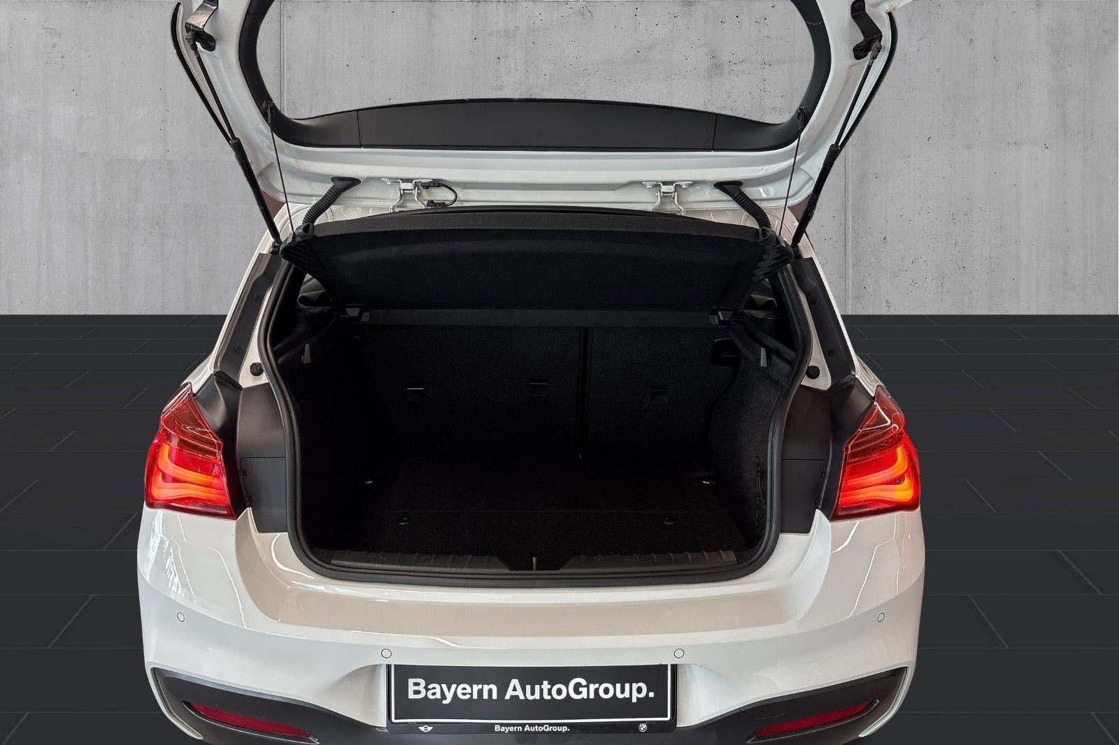 Hvid BMW 118d fra 2018