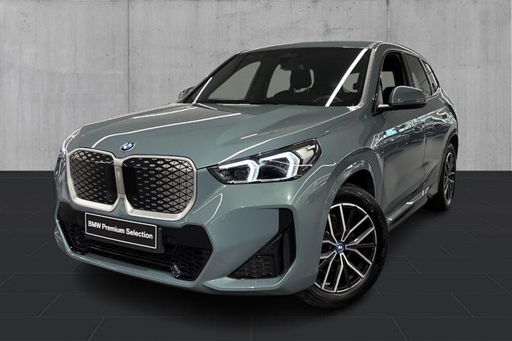 Grøn BMW iX1 fra 2025