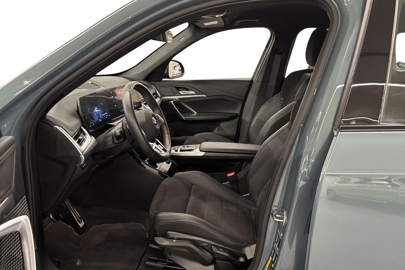 Grøn BMW iX1 fra 2025