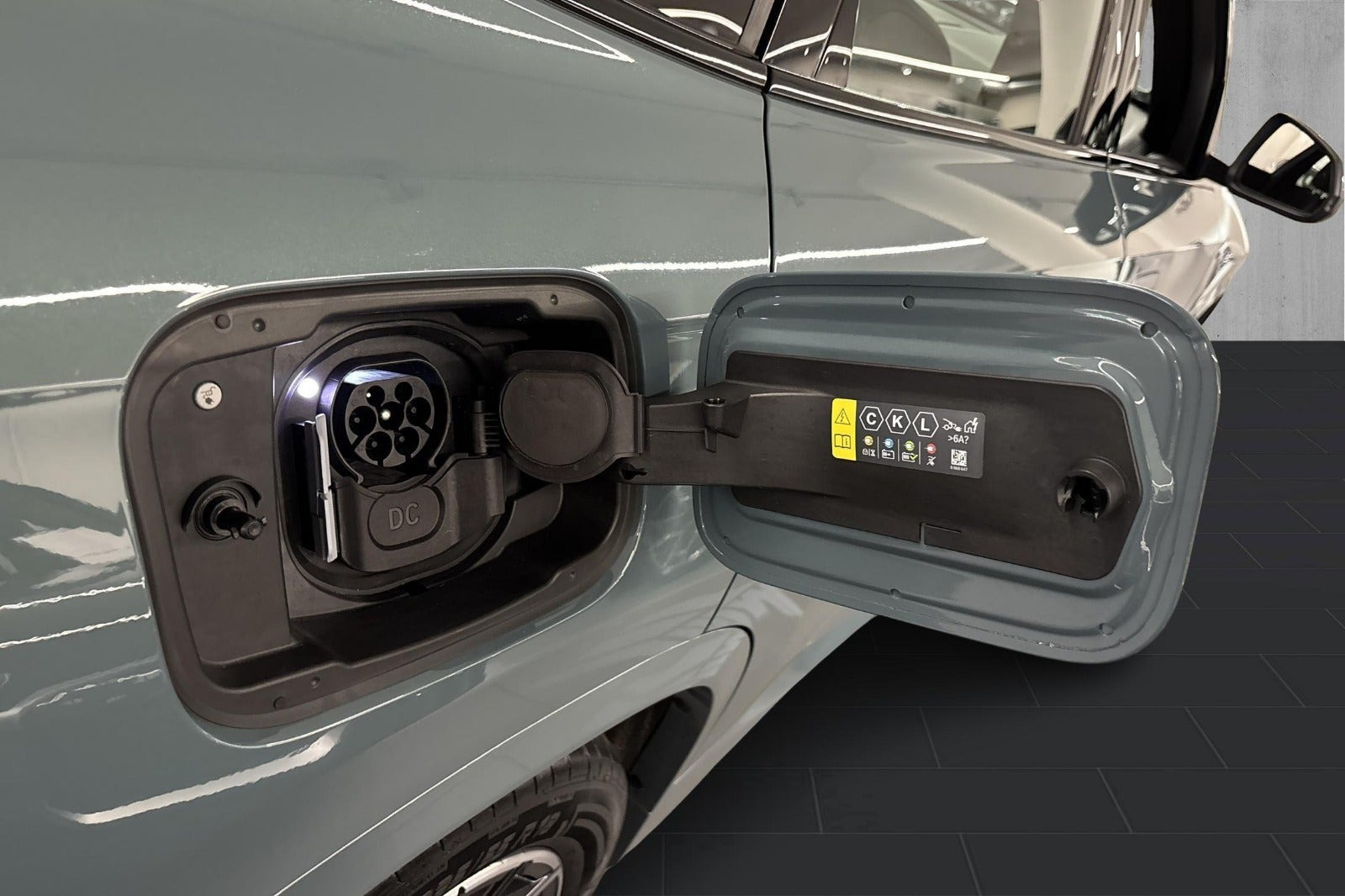 Grøn BMW iX1 fra 2025