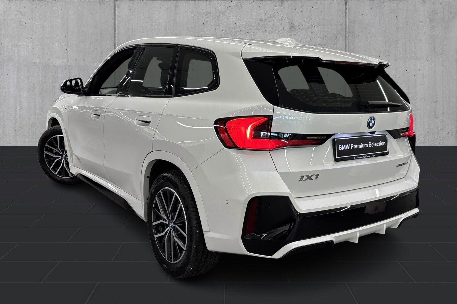 Hvid BMW iX1 fra 2024