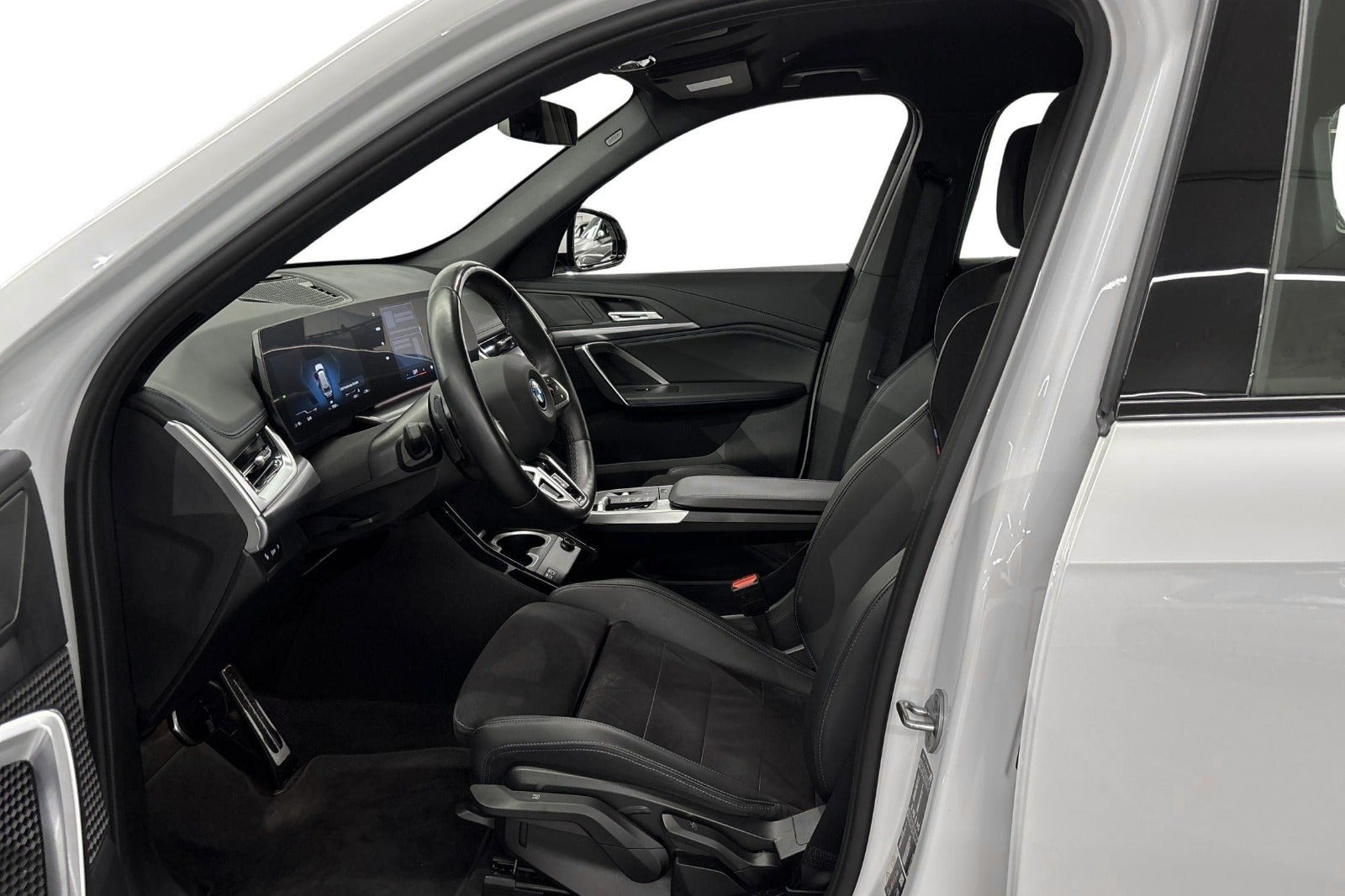 Hvid BMW iX1 fra 2024