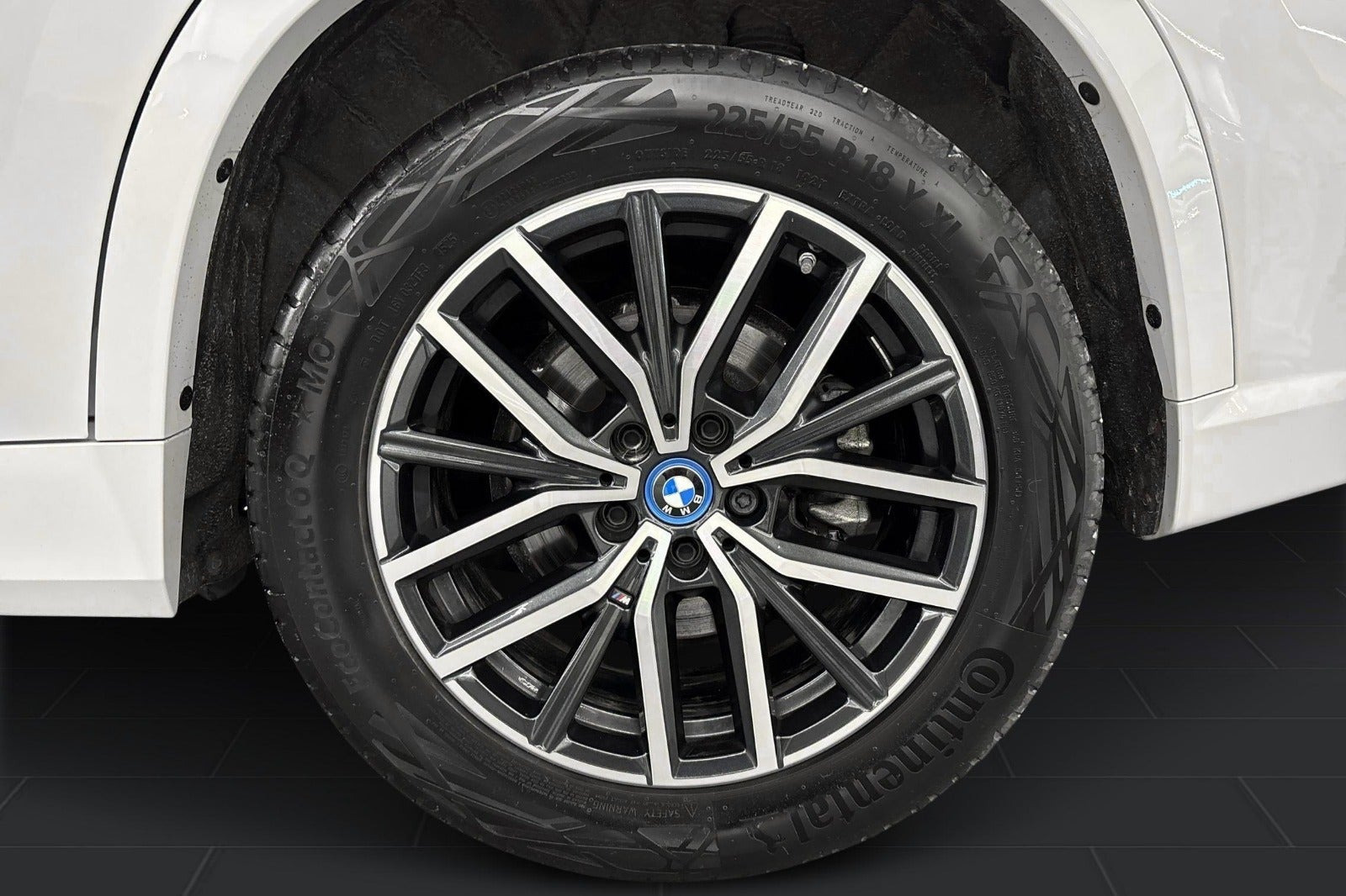 Hvid BMW iX1 fra 2024