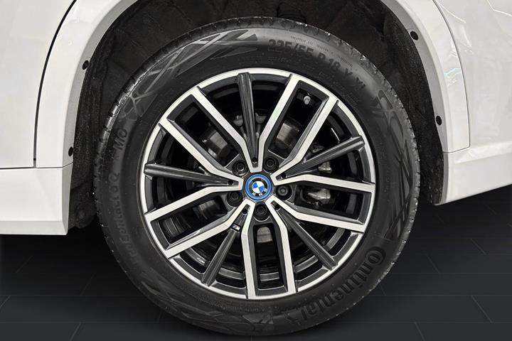 Hvid BMW iX1 fra 2024