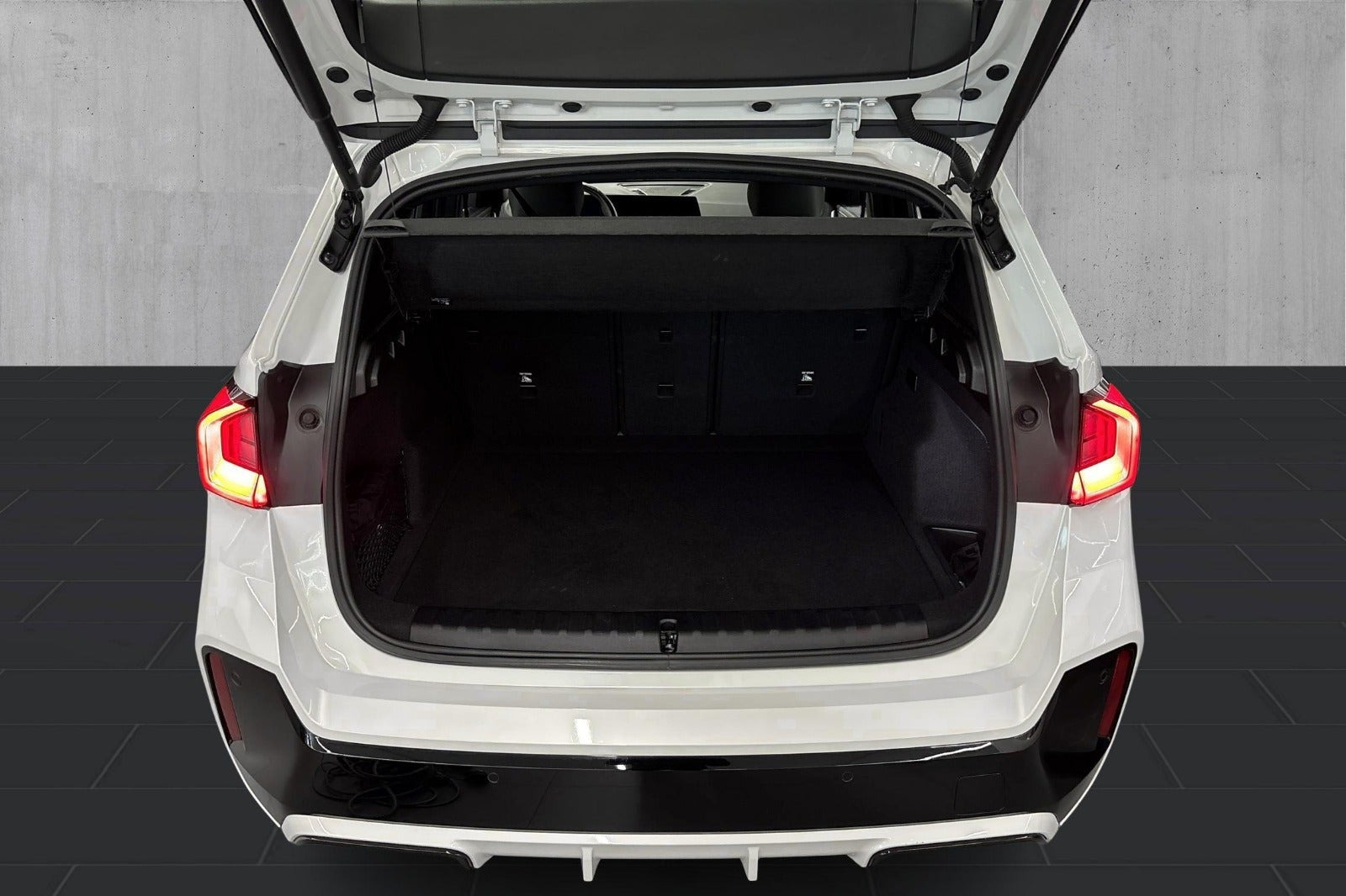 Hvid BMW iX1 fra 2024
