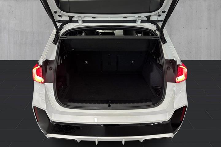 Hvid BMW iX1 fra 2024