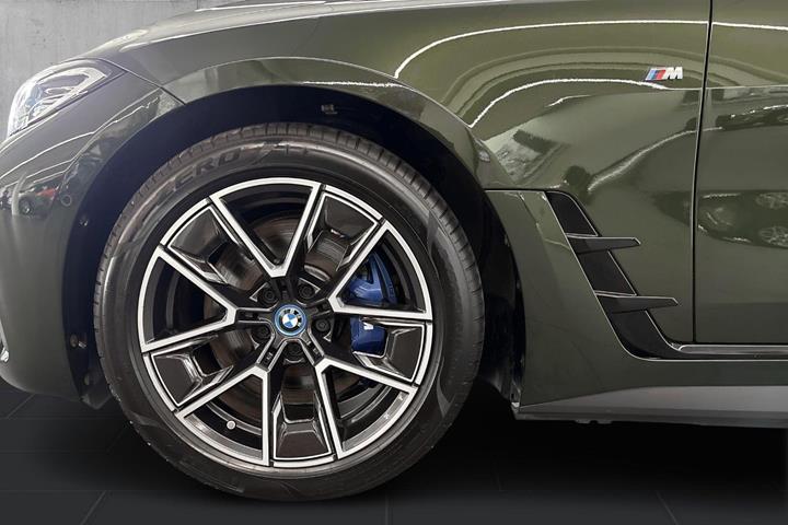 Grøn BMW i4 fra 2024