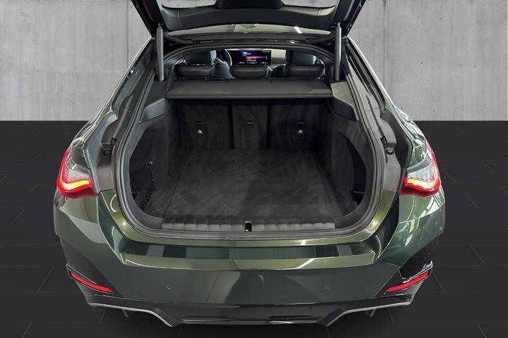 Grøn BMW i4 fra 2024