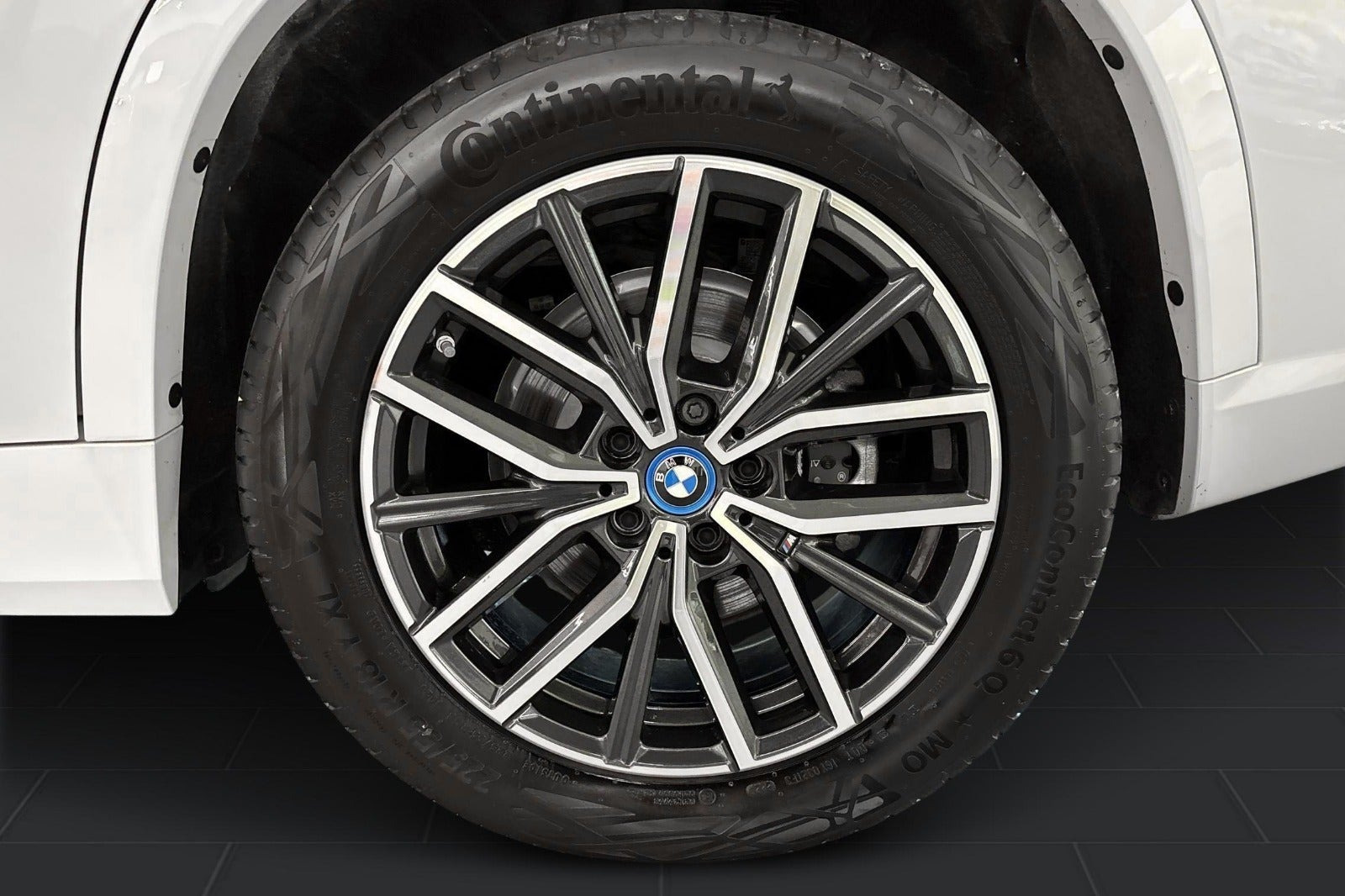 Hvid BMW iX1 fra 2024