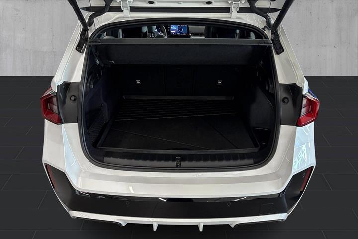 Hvid BMW iX1 fra 2024