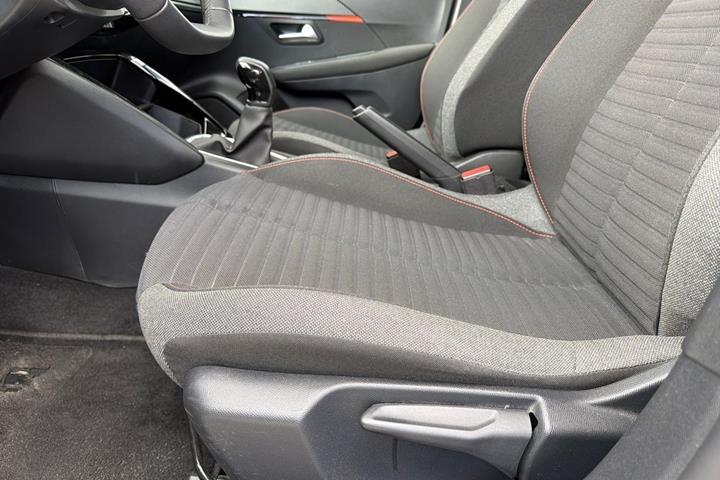 Hvid Peugeot 208 fra 2023