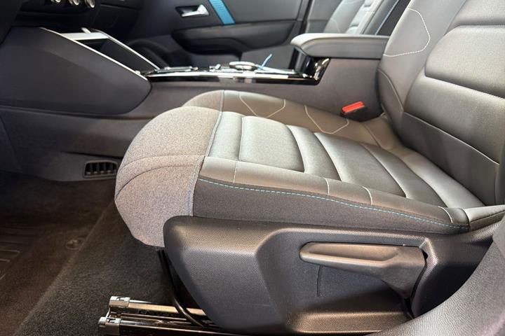 Grå Citroën ë-C4 fra 2023