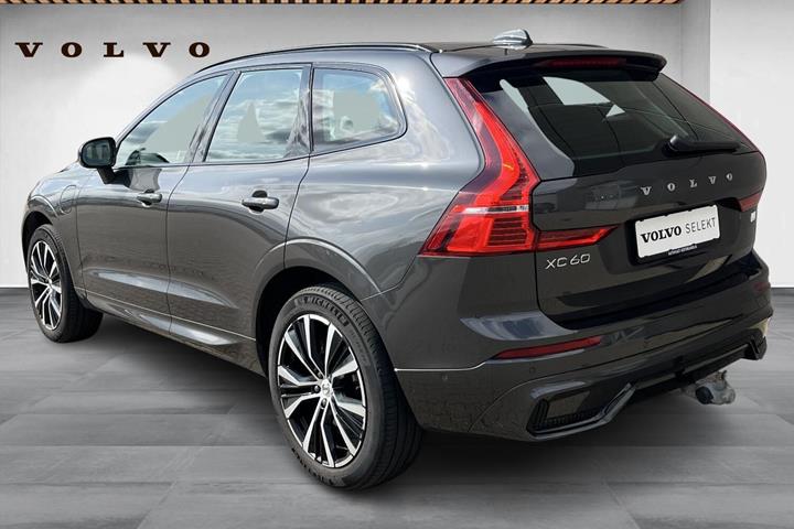 Grå Volvo XC60 fra 2023
