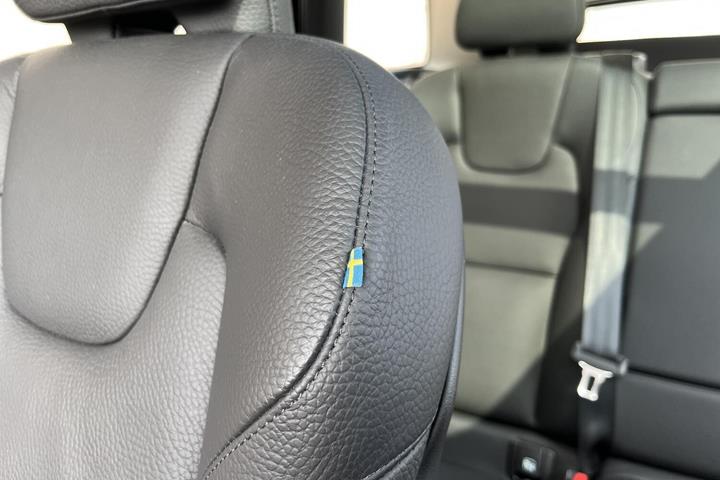 Grå Volvo XC60 fra 2023