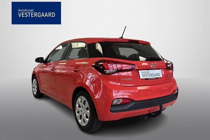 Beige Hyundai i20 fra 2020