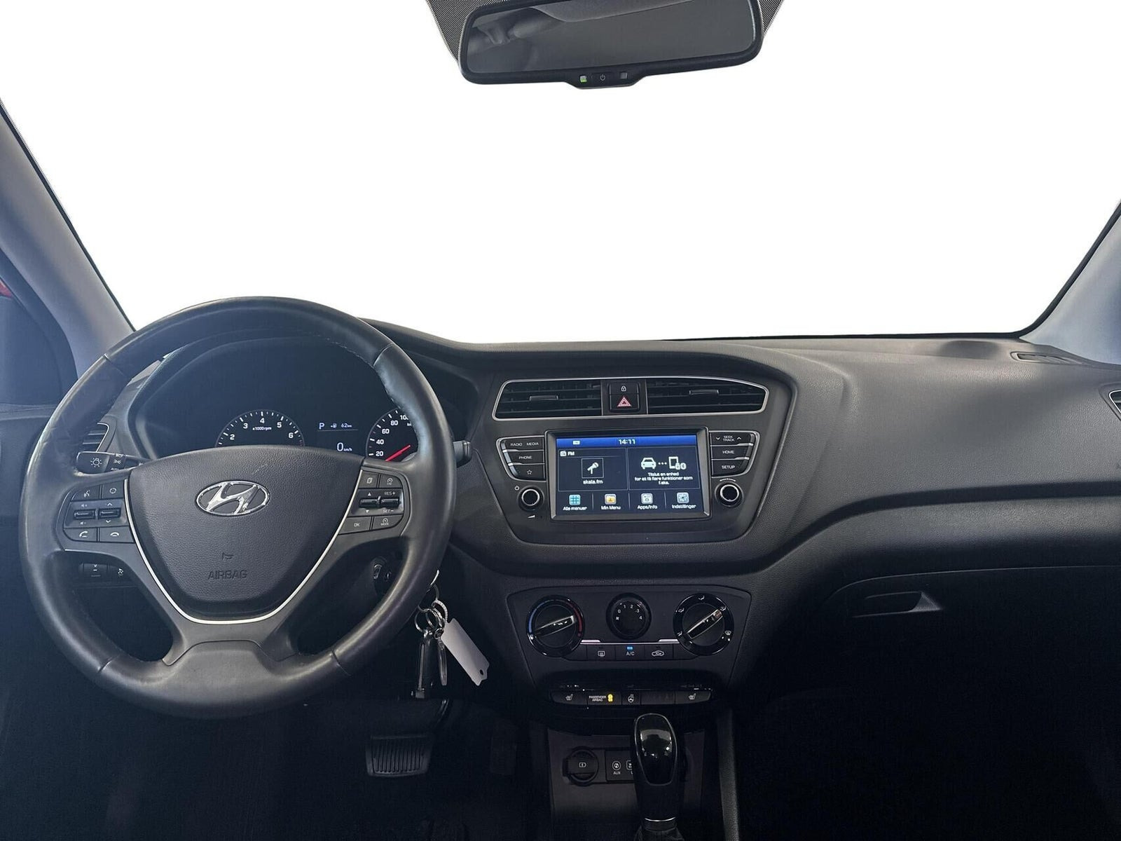 Beige Hyundai i20 fra 2020